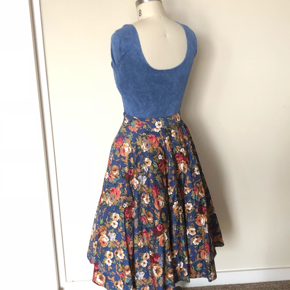 Lindy Bop Peggy Circle Skirt in Blue Floral UK 12